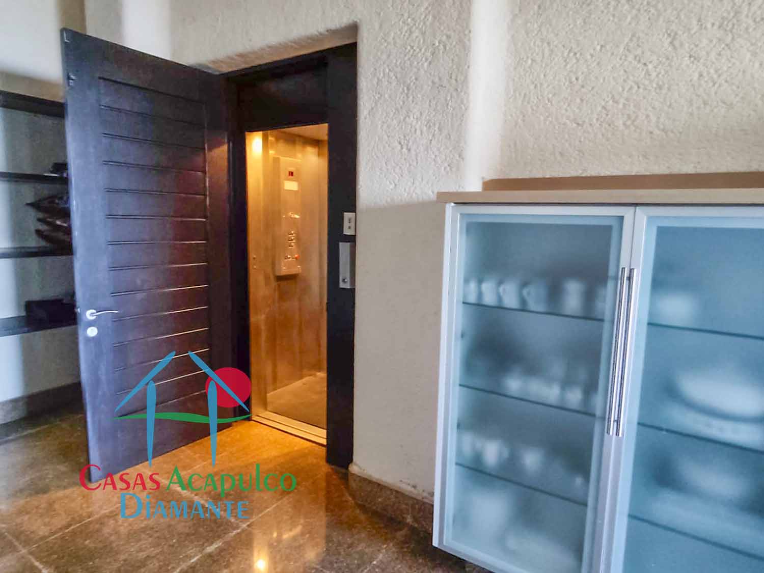 Villa Las Nubes - Elevador 8